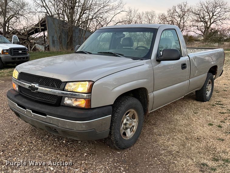 2004 Chevrolet Silverado 1500 pickup truck - EA4562