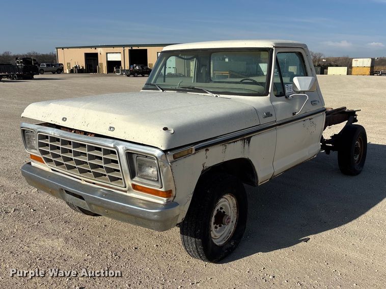 1979 Ford F150 pickup truck cab and chassis - EA4658