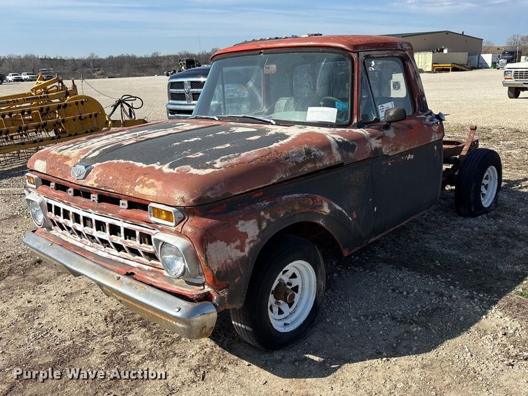 1965 Ford F100 pickup truck cab and chassis - EA4659