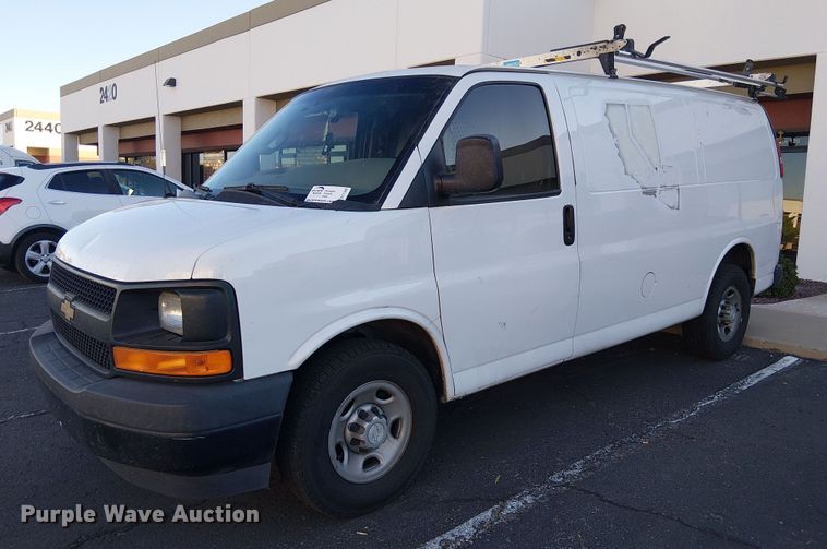 2017 Chevrolet Express 2500 van - EC1306