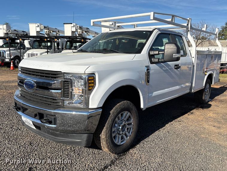 2019 Ford F250 Super Duty Ext. Cab utility bed pickup truck - EC8311