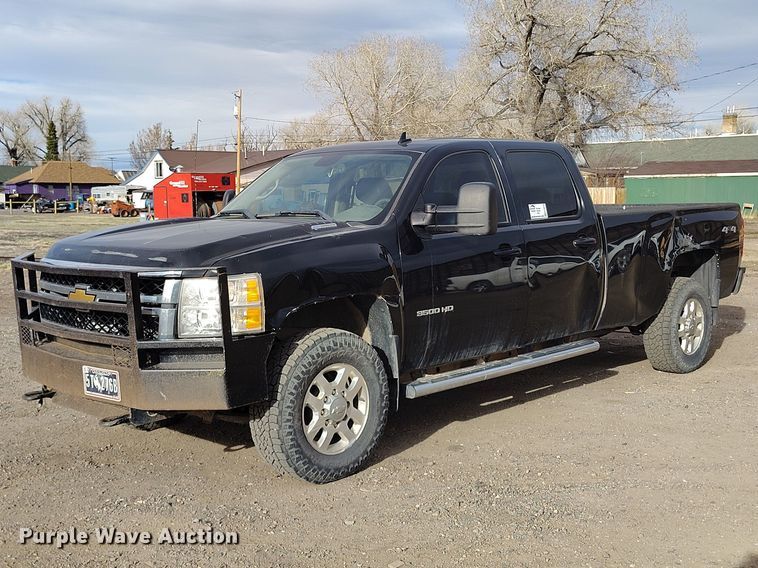 2013 Chevrolet Silverado 3500HD Crew Cab pickup truck - EC8978