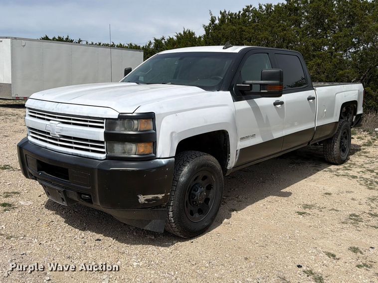 2016 Chevrolet Silverado 2500HD Crew Cab pickup truck - ED5173
