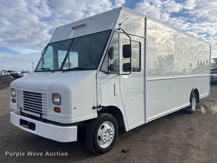 2016 Ford delivery truck - EG2118