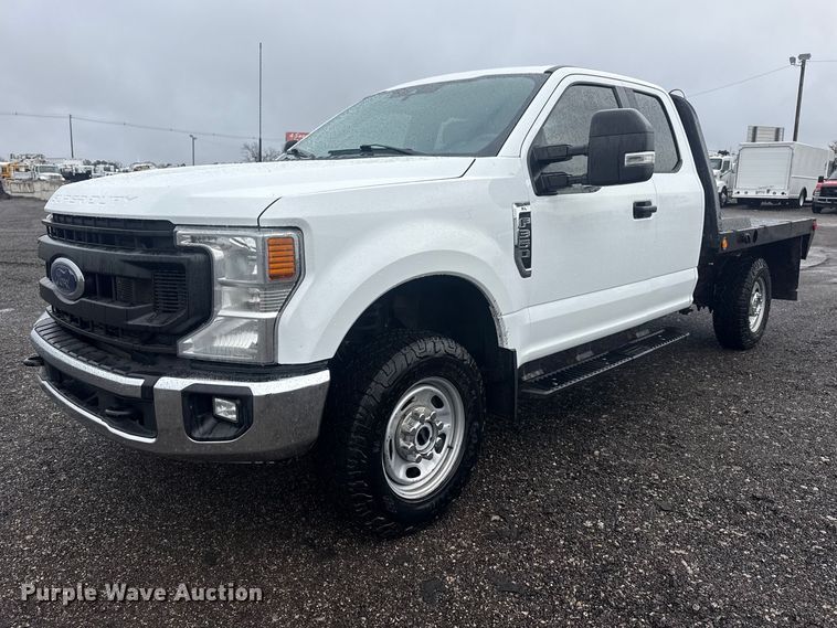 2022 Ford F350 Super Duty XL Ext. Cab flatbed pickup truck - EG2158