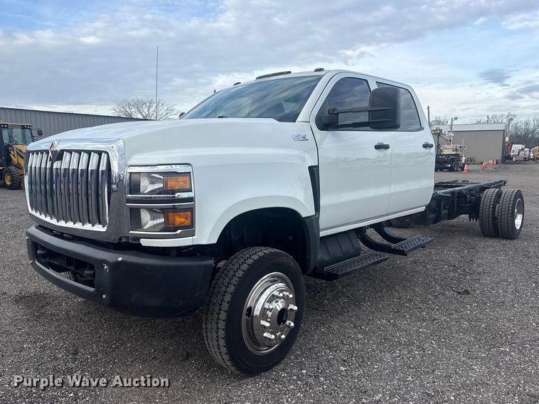 2019 International CV515 truck cab and chassis - EG8874