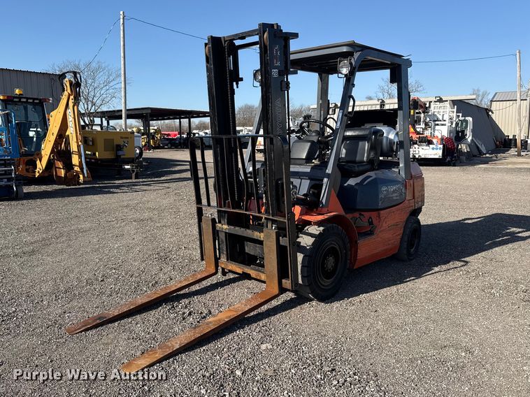 2005 Toyota 7FGU25 forklift - EG8884