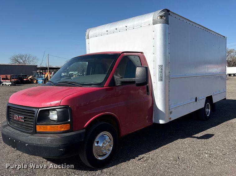 2014 GMC Savana box truck - EG8899