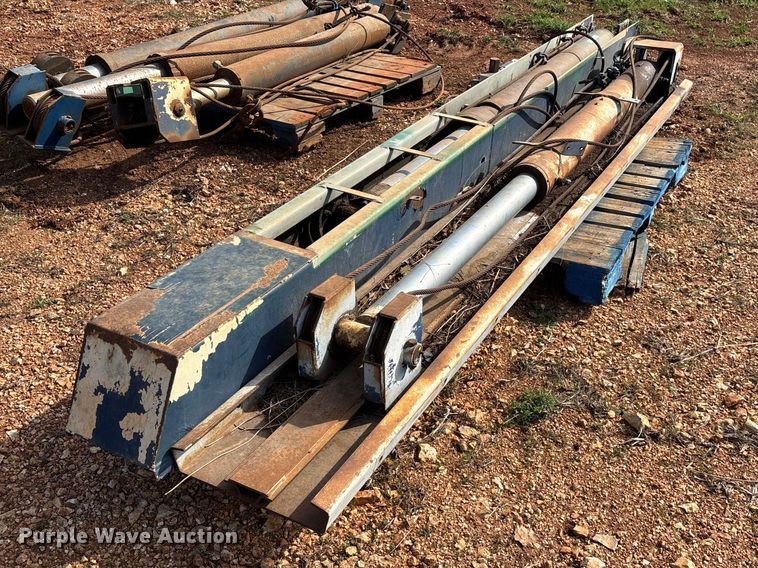 (2) refuse truck reaver cylinders - EO4058