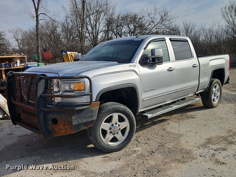 2015 GMC Sierra 2500HD Crew Cab pickup truck - EO7164
