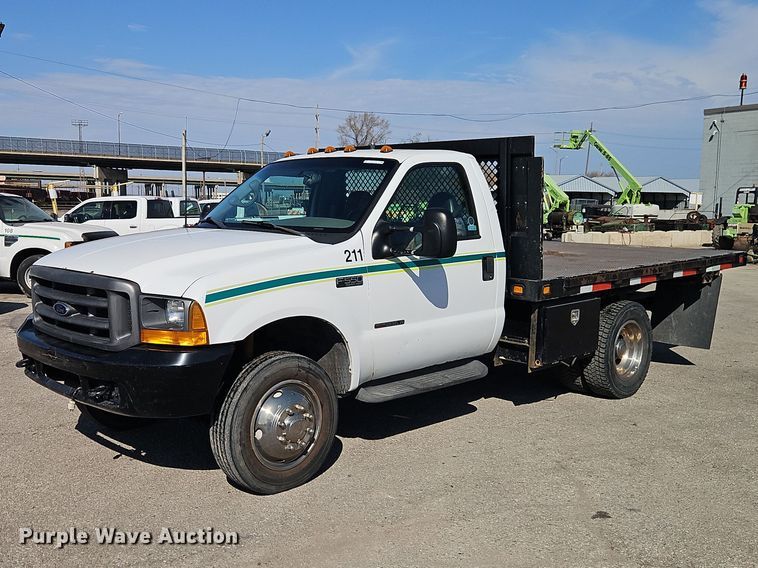 2000 Ford F550 flatbed truck - EO7177