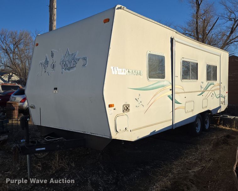 2000 Fleetwood Wilderness camper - ES2876