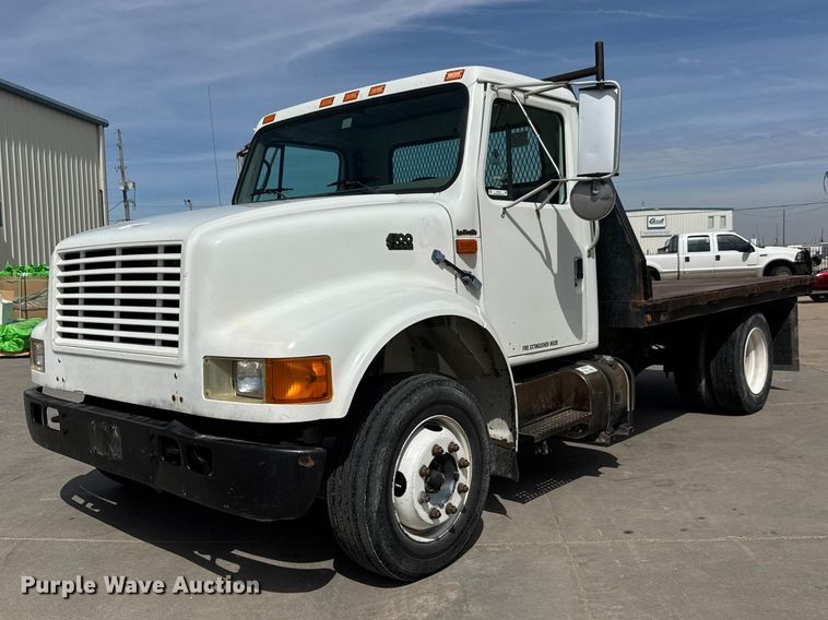 2000 International 4700  flatbed truck - ET1729