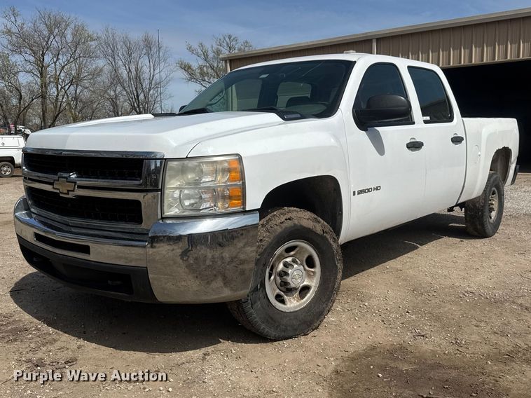 2007 Chevrolet Silverado 2500HD Crew Cab pickup truck - ET1730