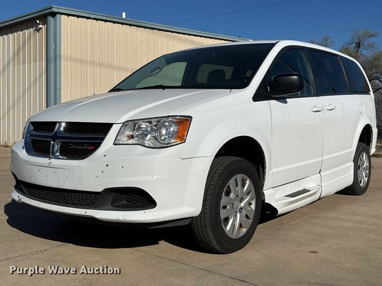 2016 Dodge Grand Caravan handicap accessible van - ET1733