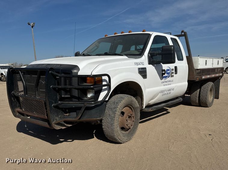 2010 Ford F350 Super Duty XL flatbed pickup truck - ET1810