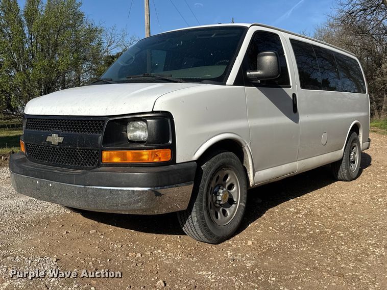 2012 Chevrolet Express 1500 van - ET1833