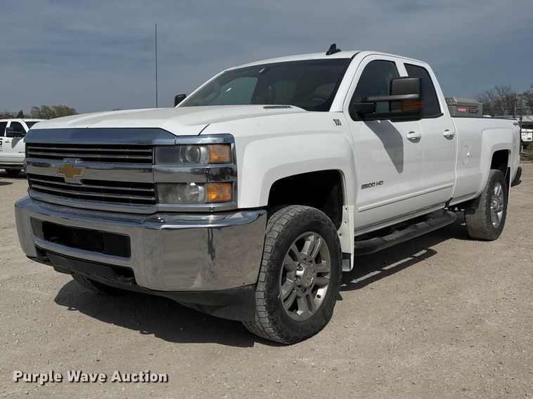 2015 Chevrolet Silverado 2500HD Ext. Cab pickup truck - ET1839