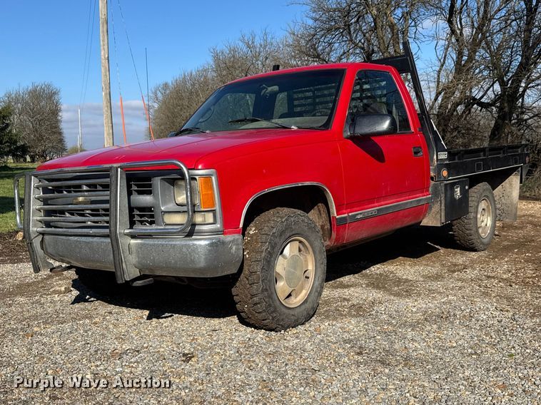 1995 Chevrolet 2500 flatbed pickup truck - ET1875