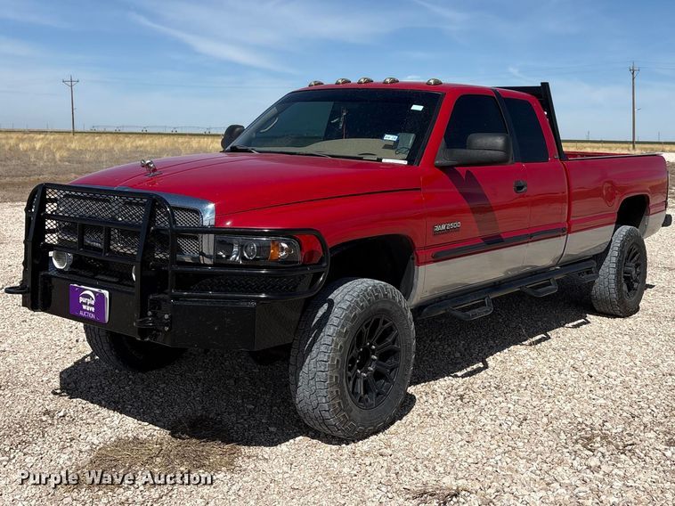1999 Dodge Ram 2500 Ext. Cab pickup truck - EU0404