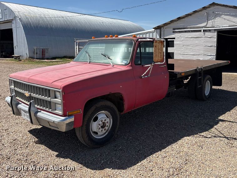 1983 Chevrolet C30 flatbed pickup truck - EU0408