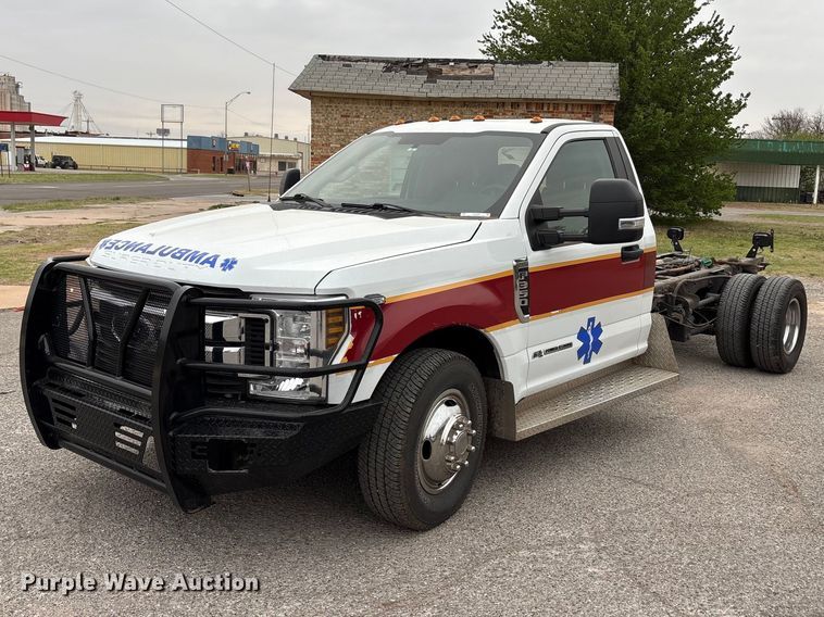 2019 Ford F350 Super Duty pickup truck cab and chassis - EU0449