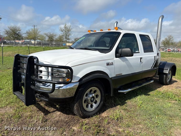 2004 Ford F350 Super Duty Crew Cab flatbed pickup truck - EU7419