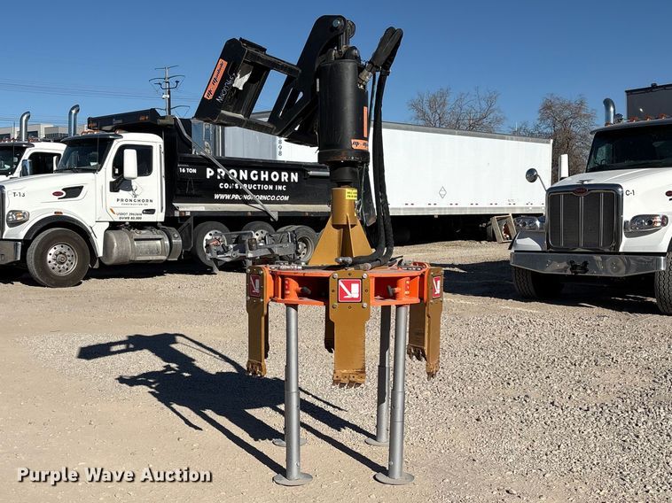 Mr Manhole Six Shooter skid steer manhole cutter - EU8614