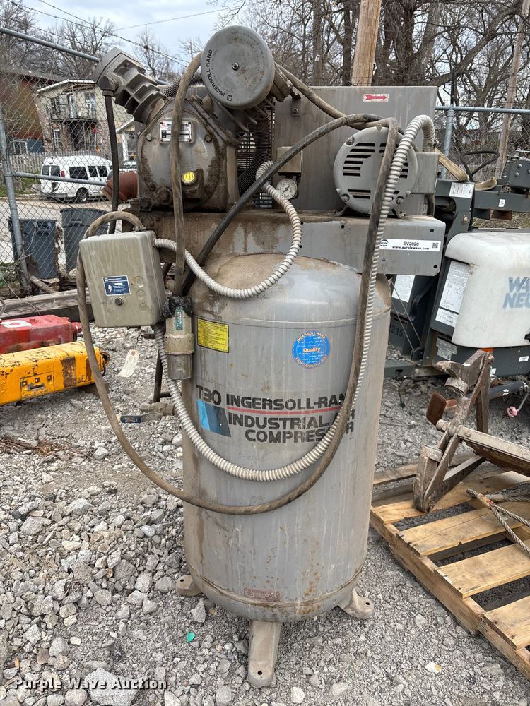 Ingersoll Rand T30 air compressor - EV2028