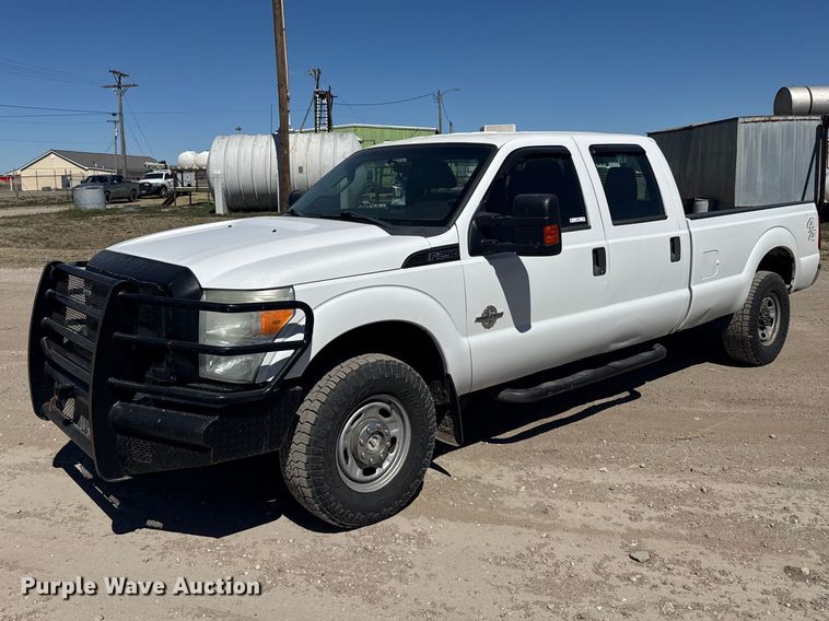 2011 Ford F250 Super Duty Crew Cab pickup truck - FB0959