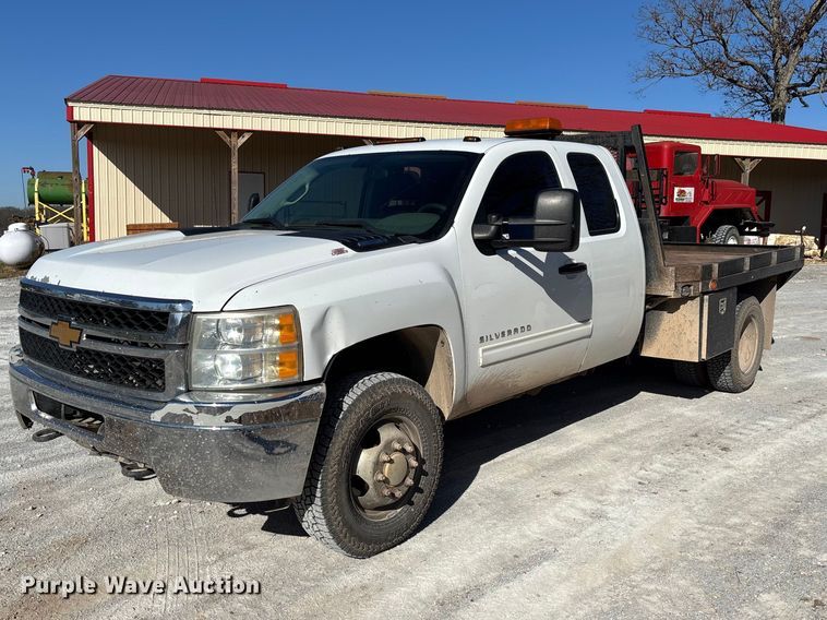 2013 Chevrolet Silverado 3500HD Ext. Cab flatbed pickup truck - FB3288