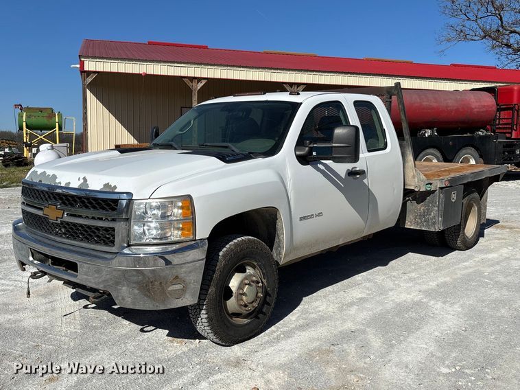 2013 Chevrolet Silverado 3500HD Ext. Cab flatbed pickup truck - FB3289