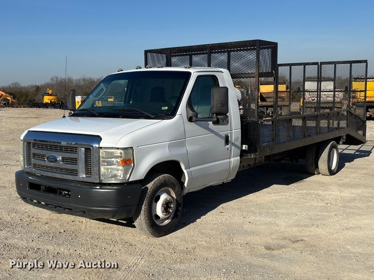 2011 Ford E450 flatbed van - FB3297