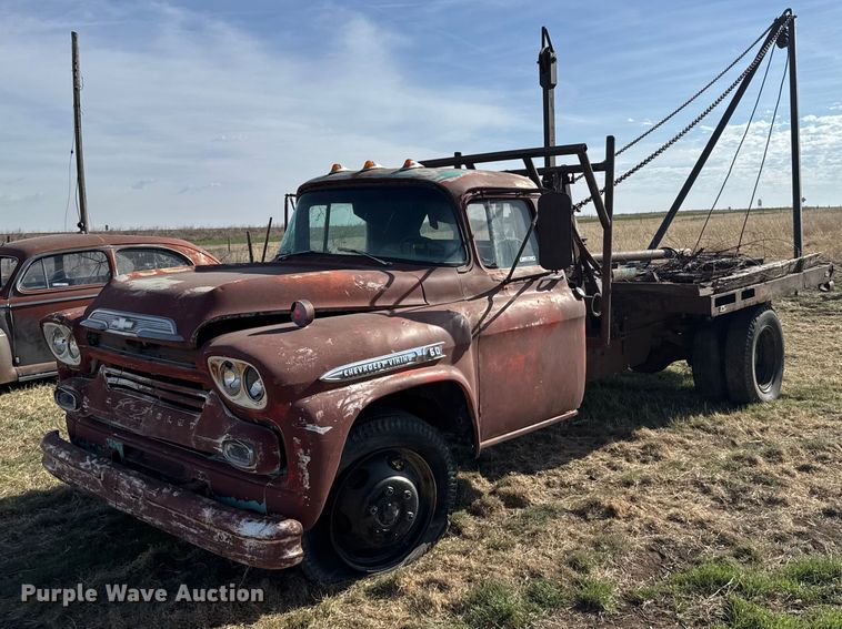 1952 Chevrolet Viking 60 winch truck - FB7100
