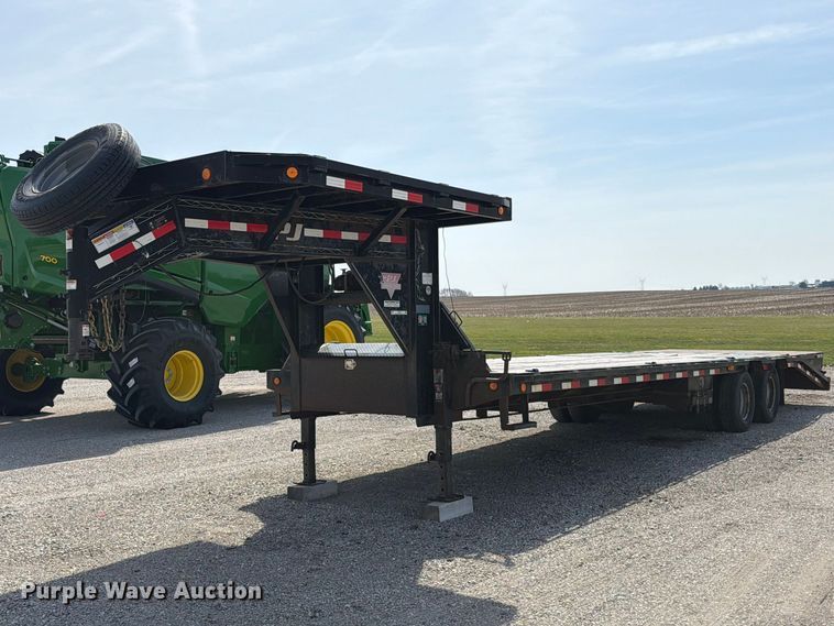 2018 PJ Trailer Gooseneck LD302 equipment trailer - FB8035