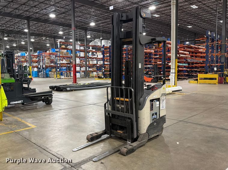 2016 Crown RR5725-35 reach truck - FB8054