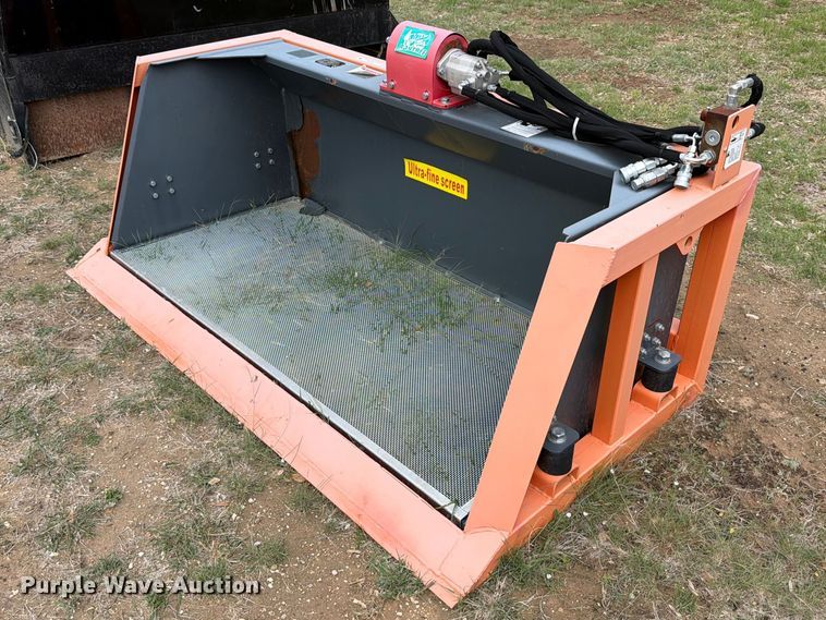 Raytree RMVB78U skid steer vibratory screening bucket - FB8105