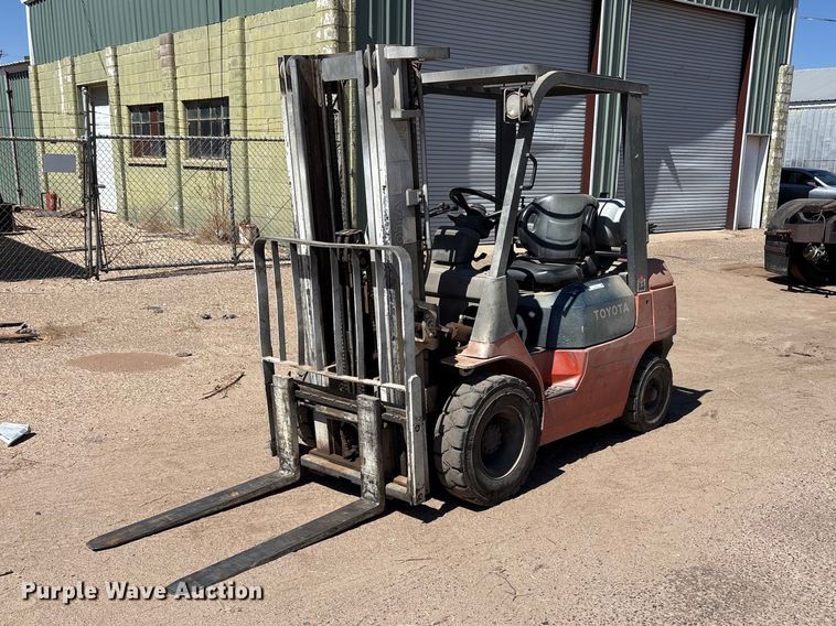 2001 Toyota 7FGU25 forklift - FC2118