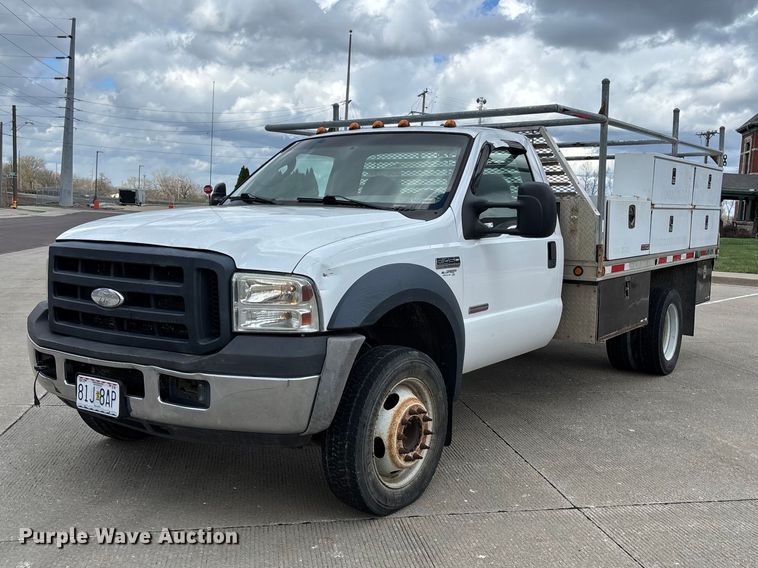 2007 Ford F450 Super Duty flatbed truck - FC4528