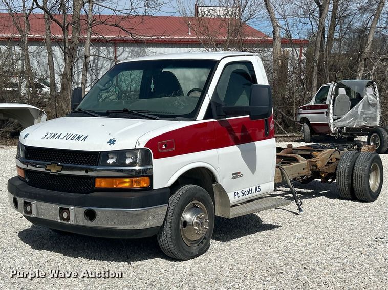 2012 Chevrolet Express 4500 van cab and chassis - FC5196