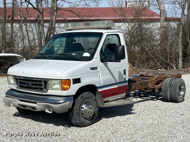 2003 Ford E450 Super Duty van cab and chassis - FC5197