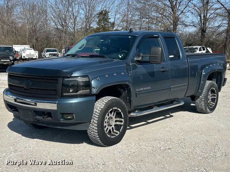 2011 Chevrolet Silverado 1500 LT Ext. Cab pickup truck - FC5254