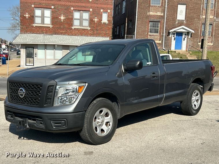 2017 Nissan Titan pickup truck - FC5283