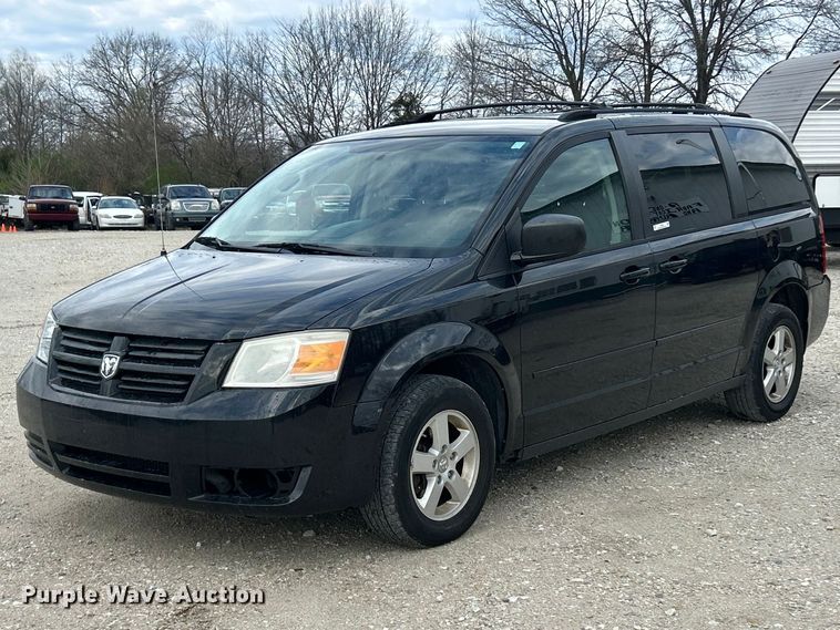 2010 Dodge Grand Caravan SE van - FC5294