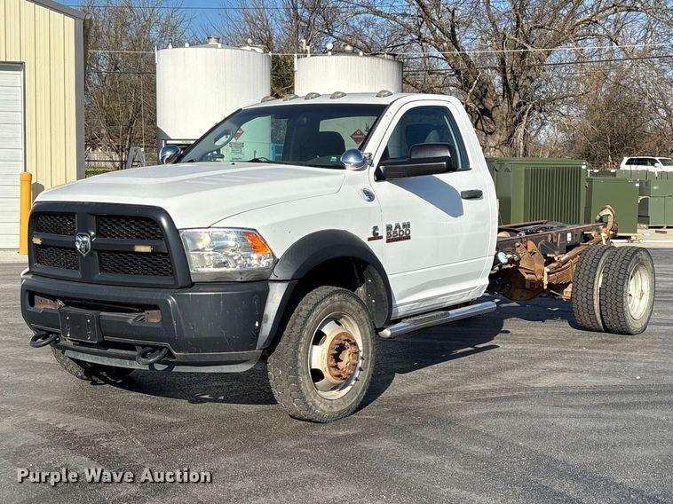 2015 RAM 5500 truck cab and chassis - FG0210