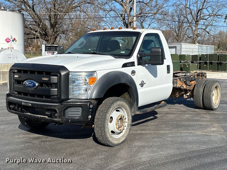 2011 Ford F550 Super Duty truck cab and chassis - FG0213