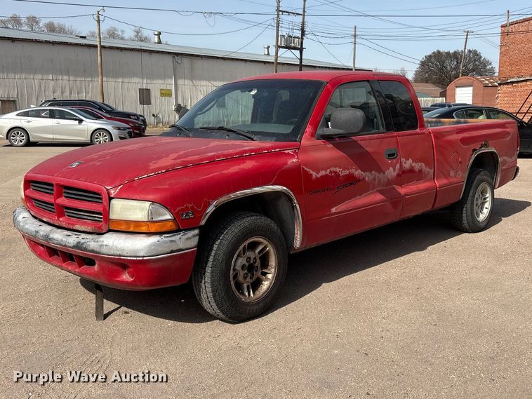 2000 Dodge Dakota Ext. Cab pickup truck - FG2781