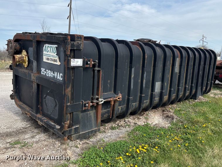 May Fabricating Co., Inc. Wastequip tank - FH7025