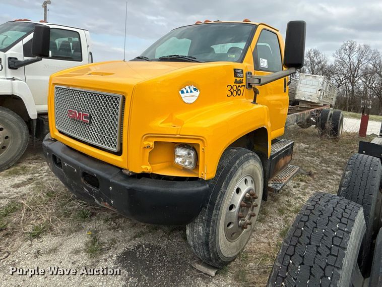 2006 GMC C7500 truck cab and chassis - FH7034
