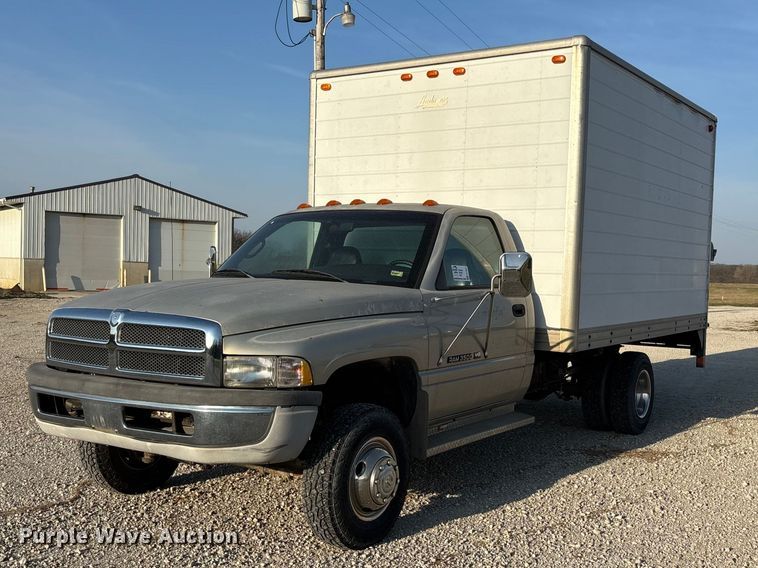 1999 Dodge Ram 3500 box truck - FH7041